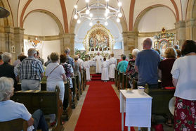 Nachfeier des Mährisch-Neustädter Wachsstockfestes an der Weingartenkapelle (Foto: Karl-Franz Thiede)